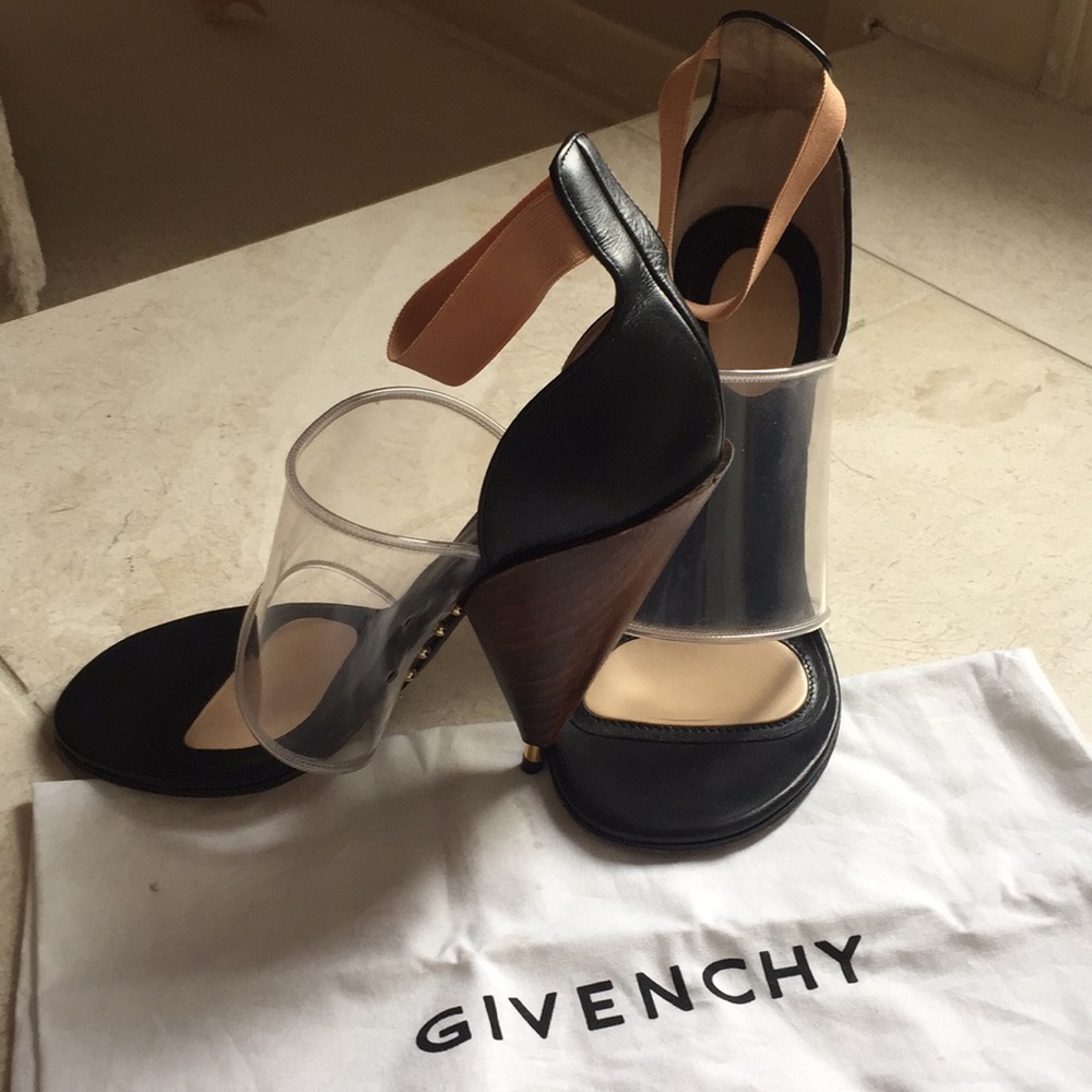 Authentic Givenchy PVC Sandal 😍